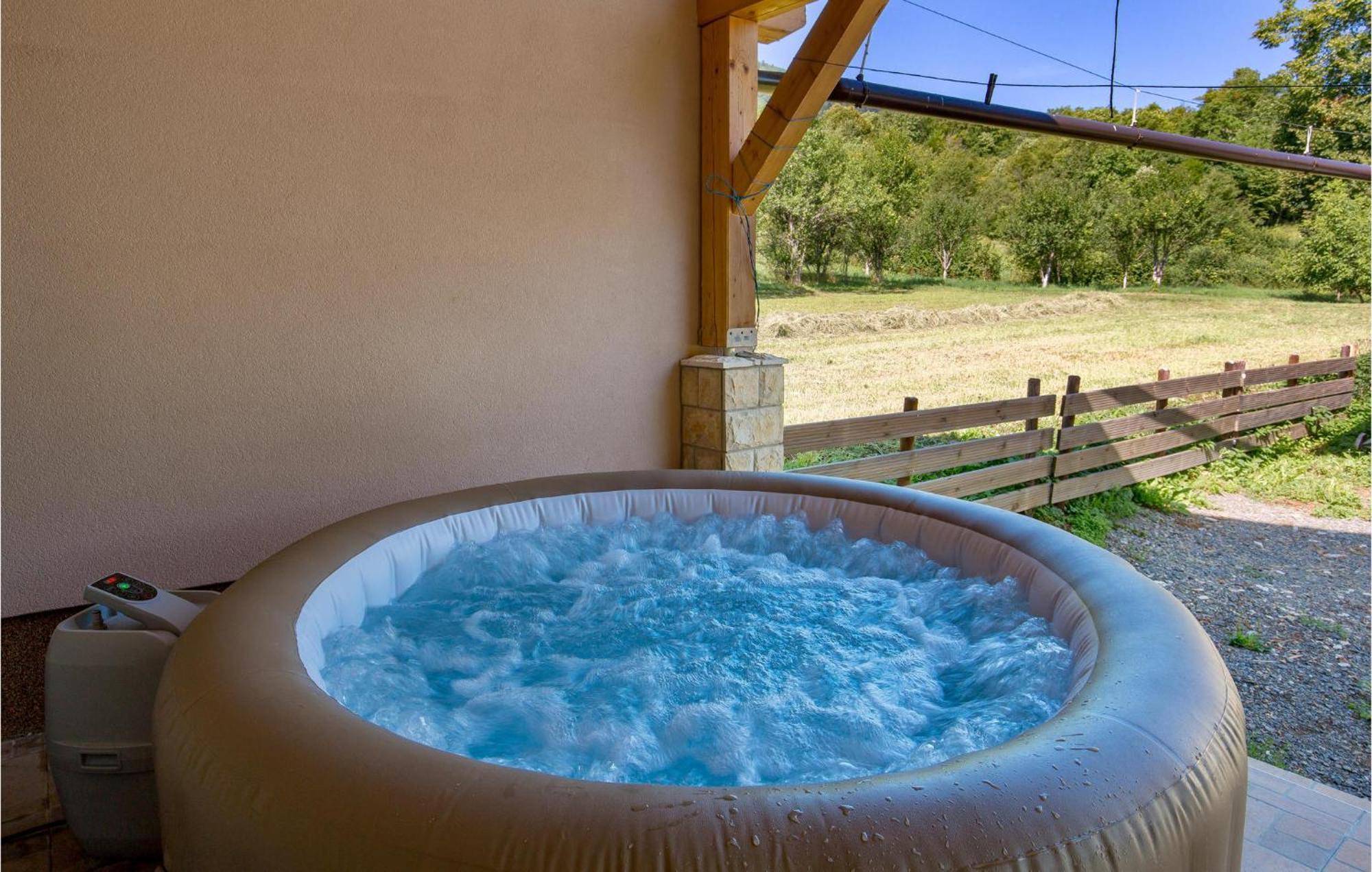 Amazing Home In Vrzici With Jacuzzi Exteriör bild