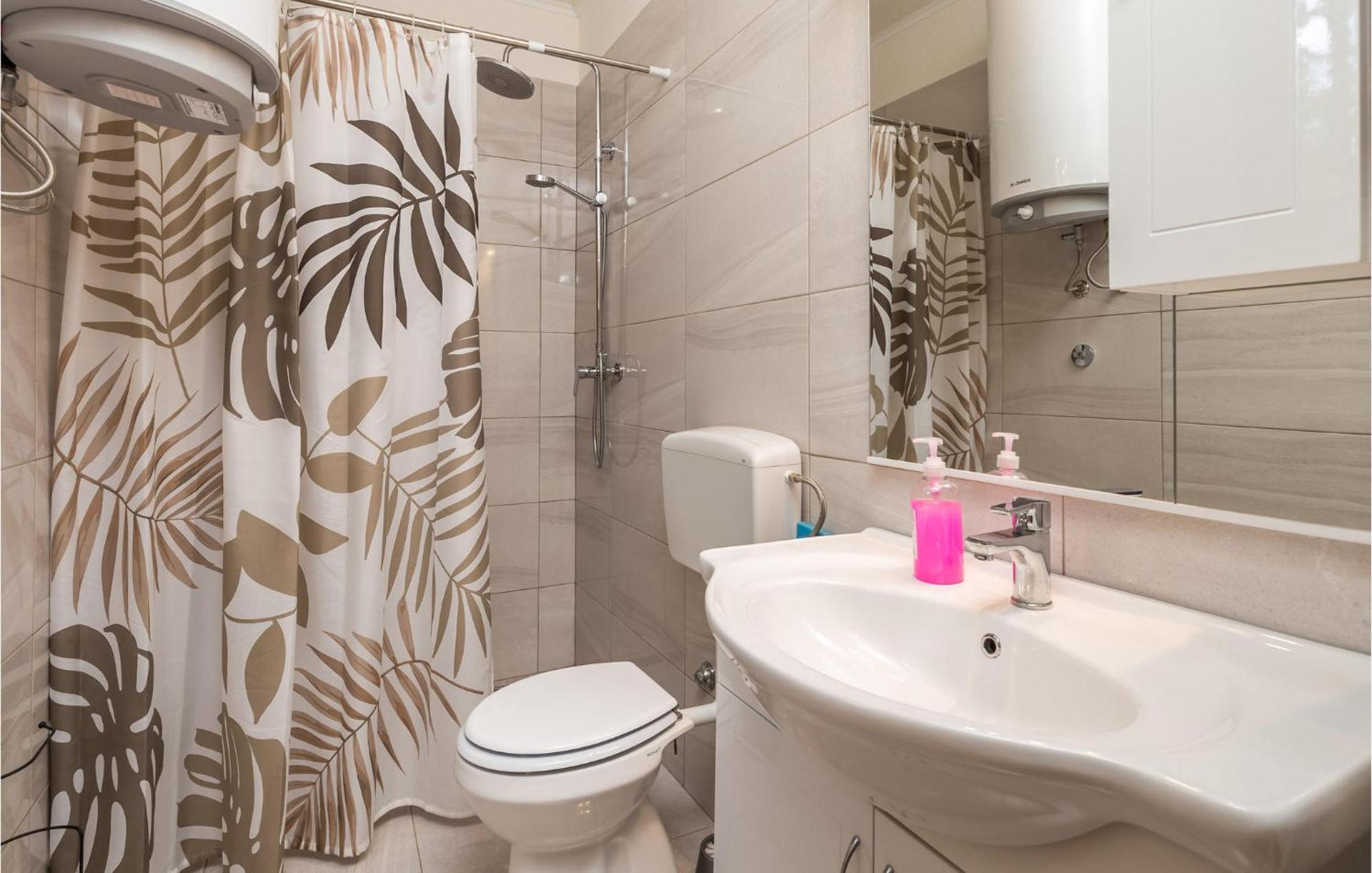 Amazing Home In Vrzici With Jacuzzi Exteriör bild
