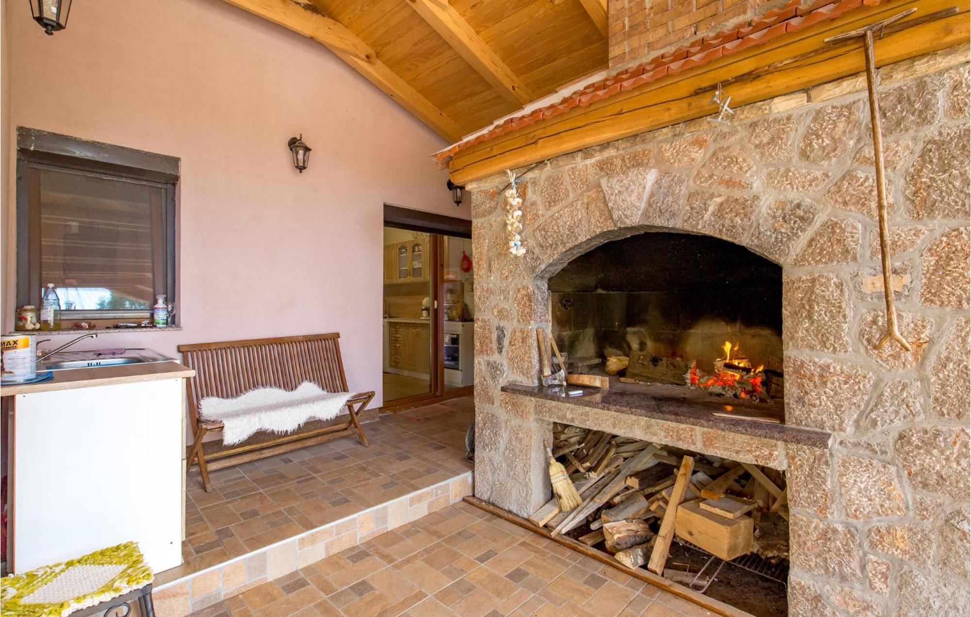 Amazing Home In Vrzici With Jacuzzi Exteriör bild